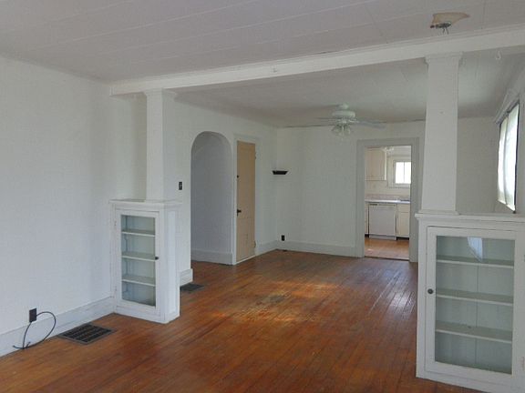 3rd image of 550 N Walnut St