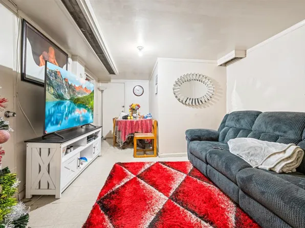 48 Vansiclen Avenue image 12 of 27