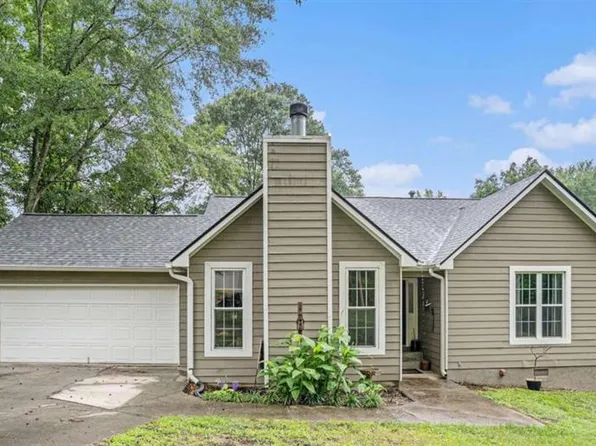 220 Spring Cir, Senoia, GA 30276