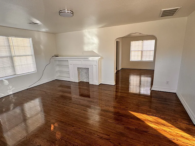 1148 N Lottie Ave — Photo 3