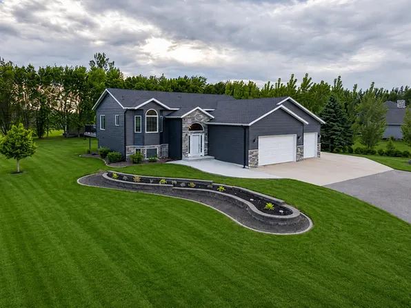8018 Aquarius Dr, Fargo, ND 58104