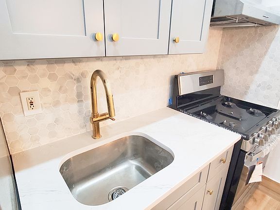 5th image of 31-23 42nd St APT 2F