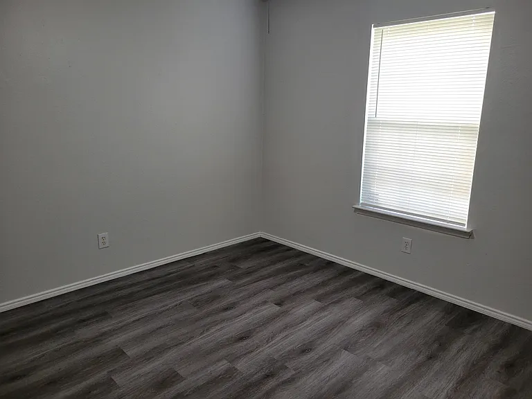 2450 Meadowgate Ln — Photo 11