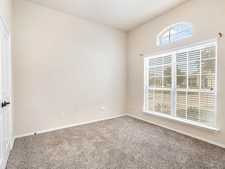 208 Whitman Dr — Photo 11