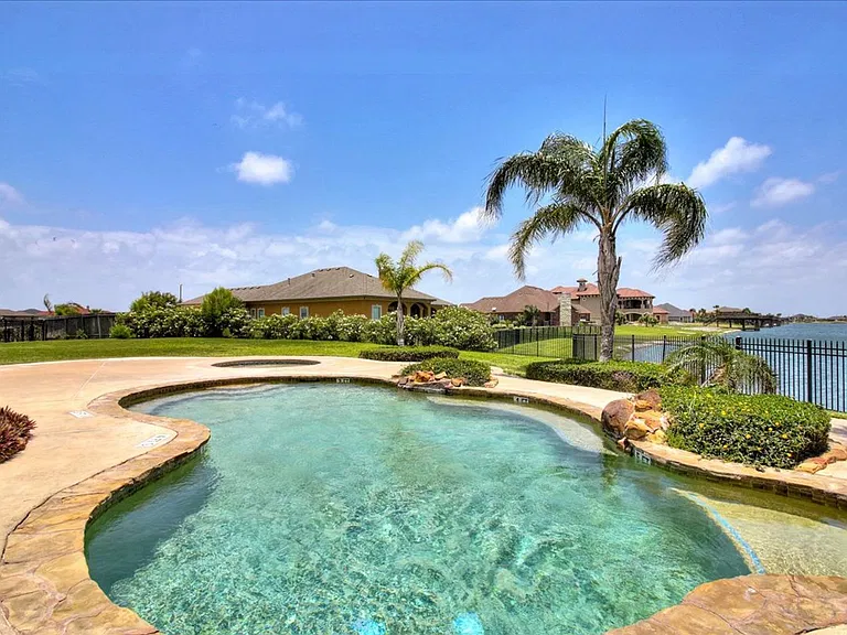 6241 Lago Vista Dr — Photo 65