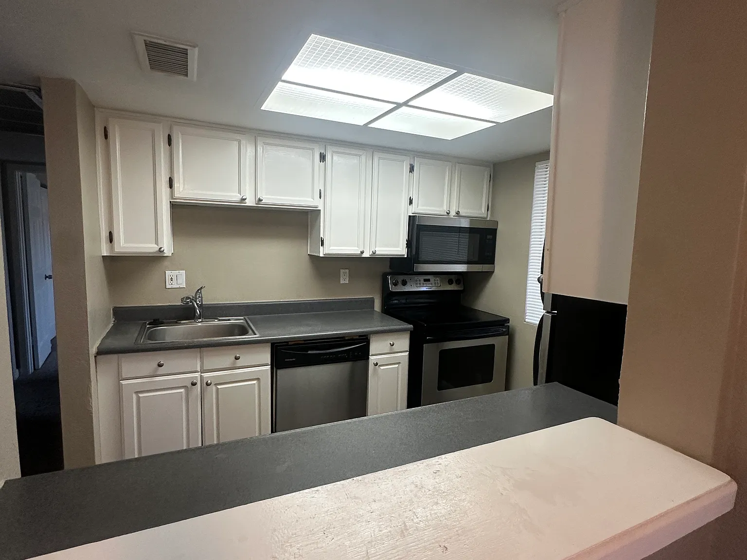 2 bed, 1042 sqft, $1,320 — Photo 2