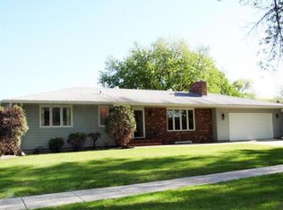 43 36th Ave NE, Fargo, ND 58102