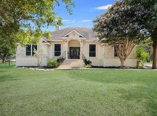 304 Country View Dr, Adkins, TX 78101