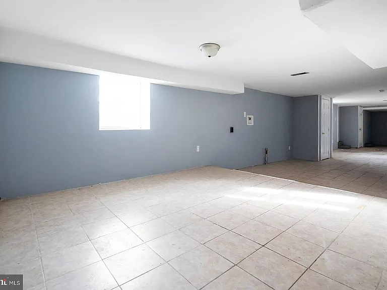 851 S 57th St — Photo 14