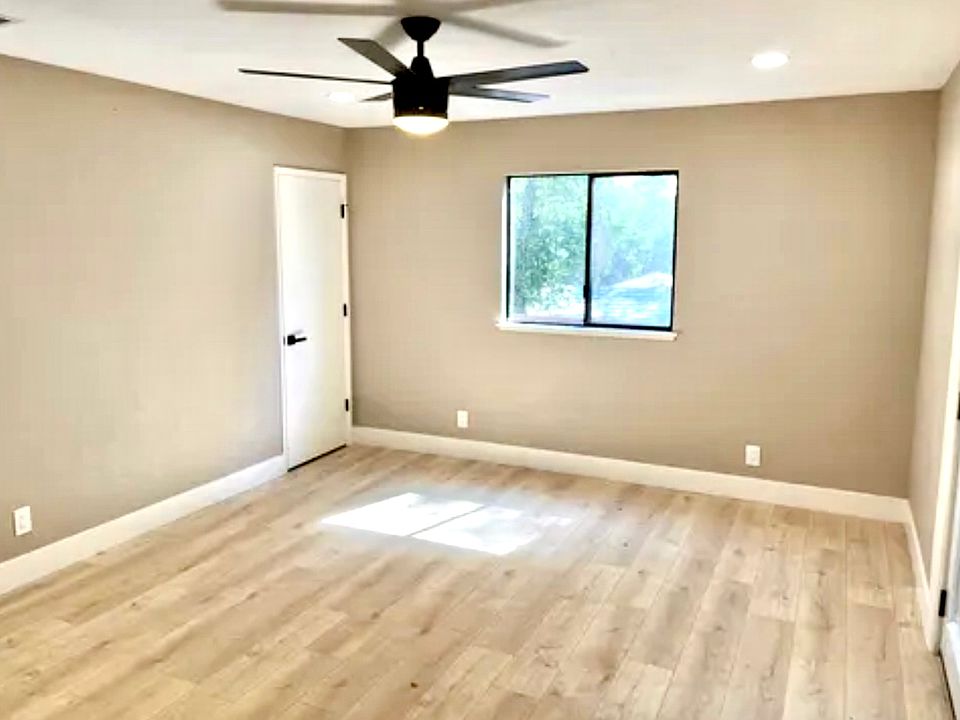 1st image of 3831 Crosswood Dr