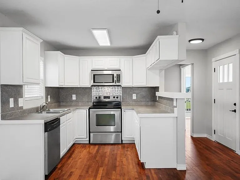 109 Bayou Vista Dr — Photo 4