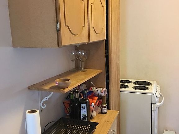 4th image of 1655 N Van Buren St APT 4