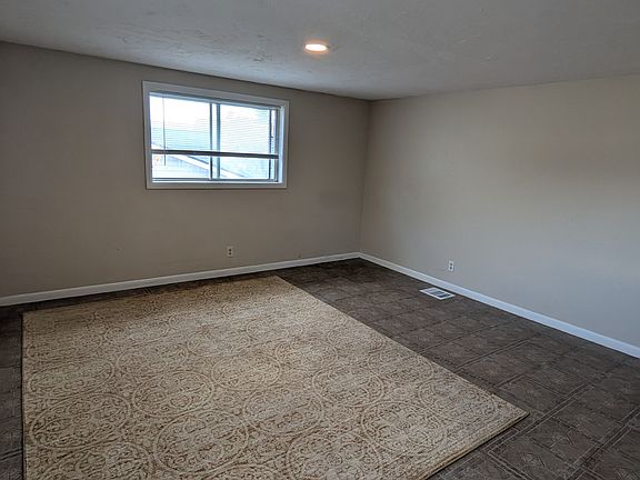 5th image of 106 E 1 S #B