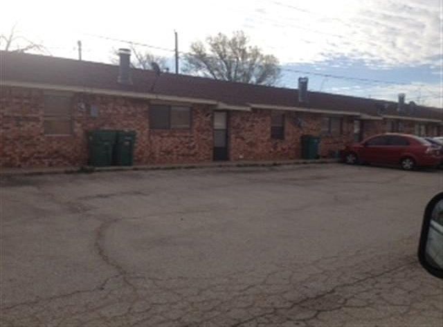 1st image of 333 W Saint Anne Pl