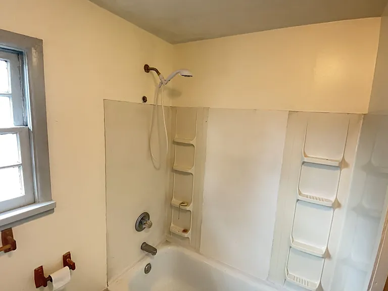 577 NW T St — Photo 17