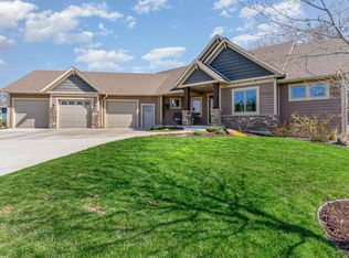 25121 Maple Ct, New Prague, MN 56071