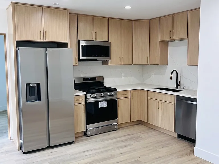 7811 McNulty Ave — Photo 2