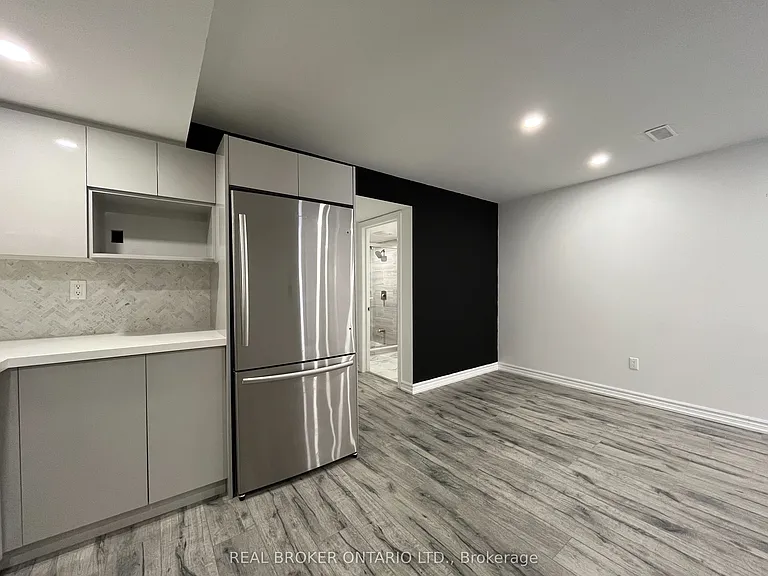 7 Robert Green Cres #BASEMENT — Photo 3