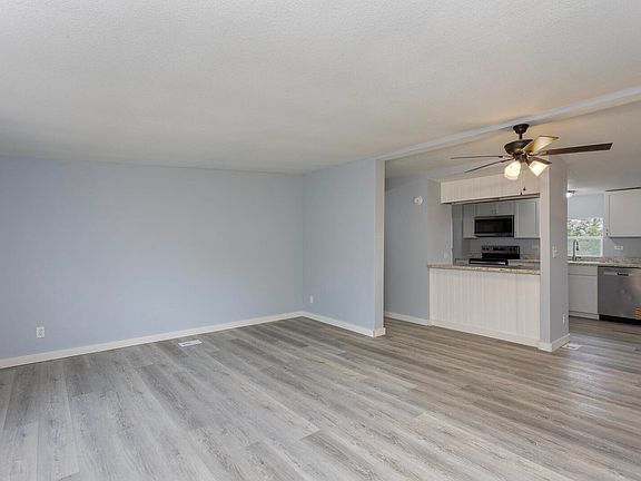 5th image of 960 Ware Ln