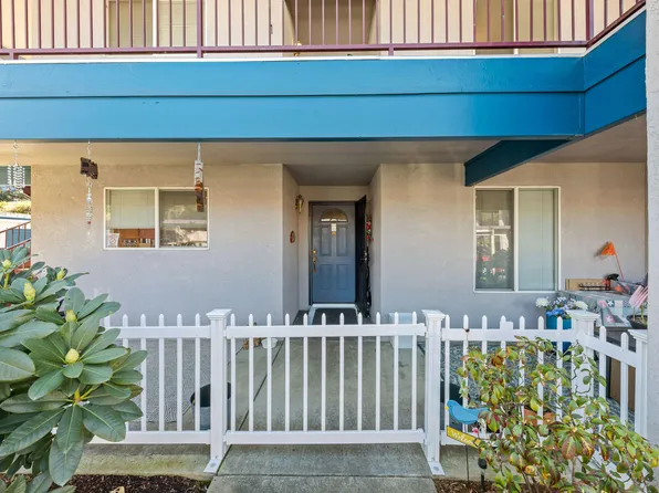 815 Pine St APT 5, Rogue River, OR 97537