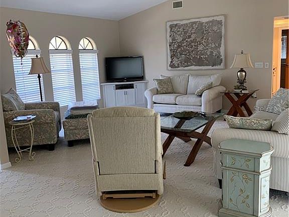 5th image of 305 Rotonda Cir
