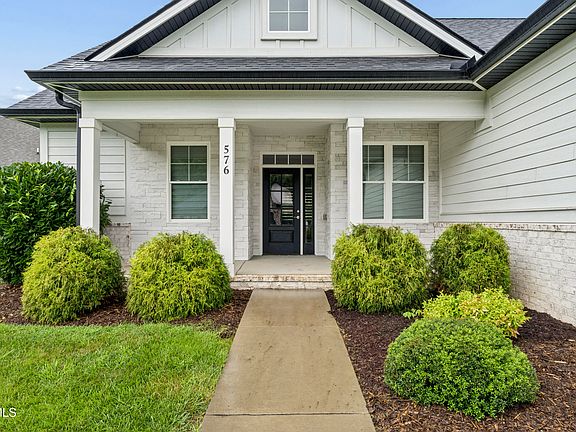 5th image of 576 Gardenia Dr