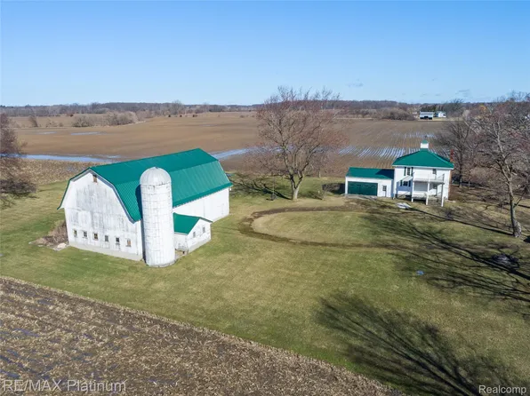 1136 S Nichols Rd, Swartz Creek, MI 48473