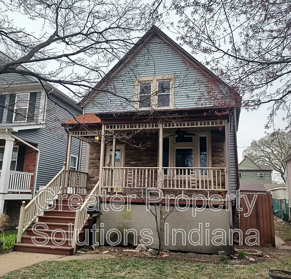 1719 Sheridan Avelower — Photo 1
