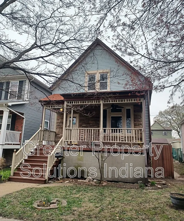1719 Sheridan Aveupper