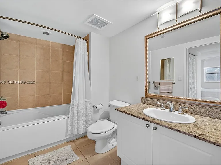 19501 W Country Club Dr #313 — Photo 22