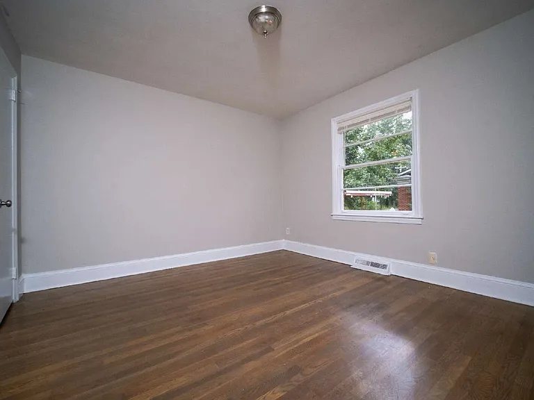 3453 Meredith Ave — Photo 16