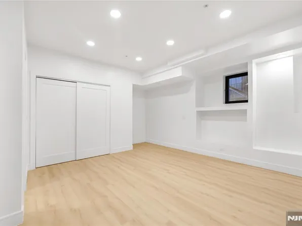 114 Pine Street image 19 of 35