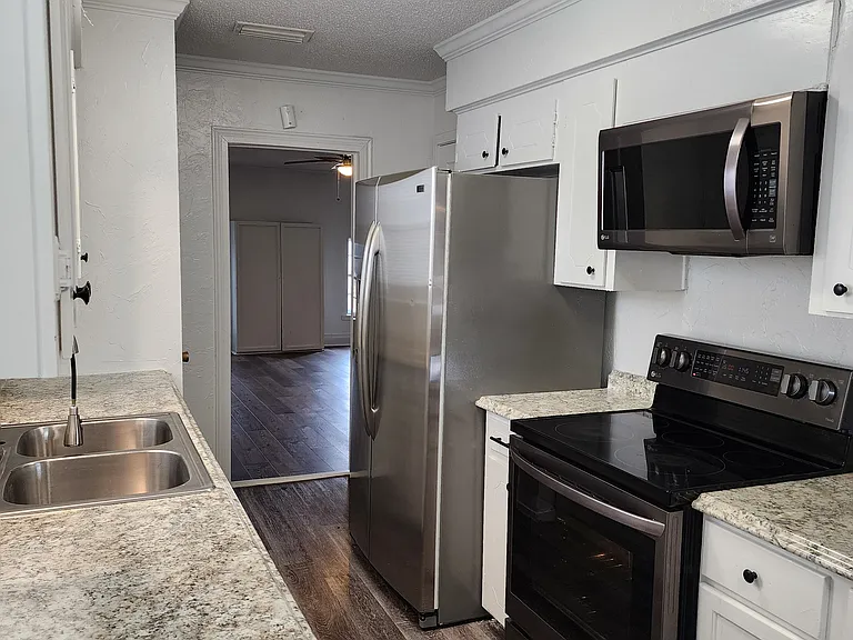 606 White Dr — Photo 3