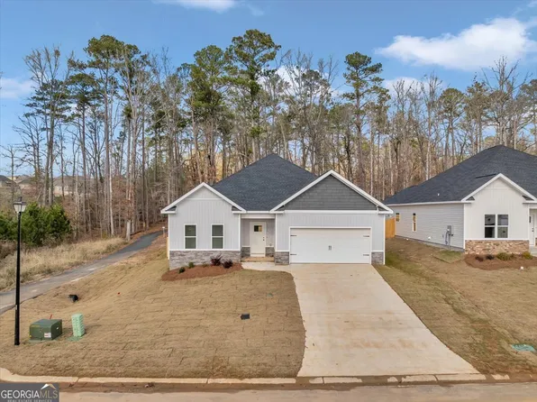 121 Garrett Ln, Bonaire, GA 31005