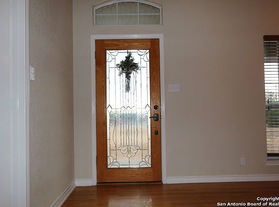4th image of 325 County Road 389