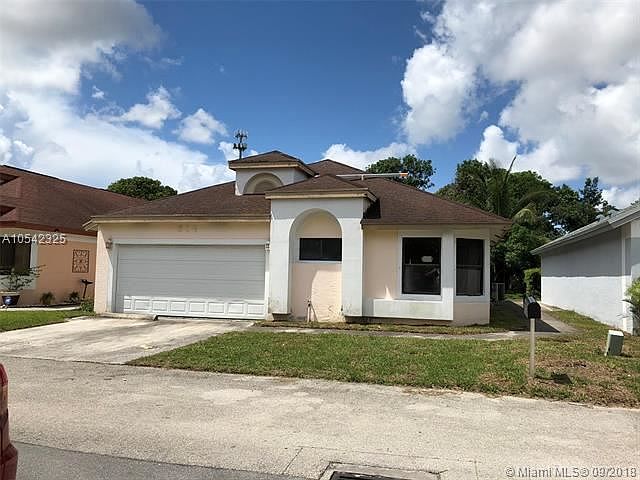 1st image of 814 E Palm Run Dr