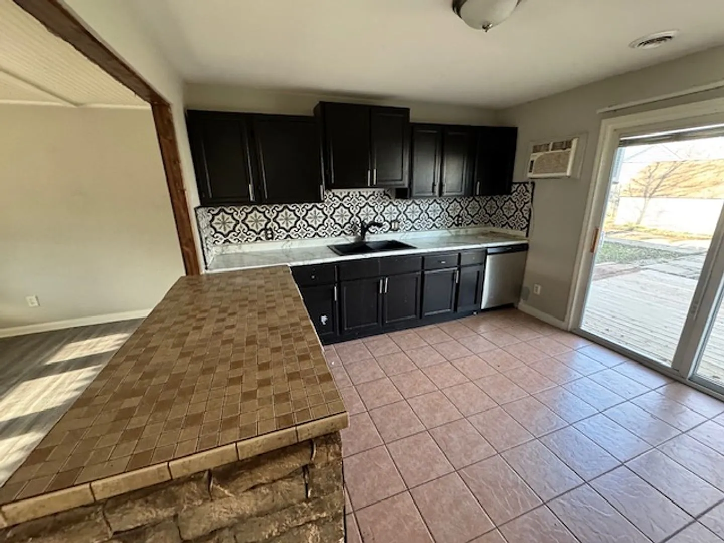 Spacious Roseville Three Bedroom home — Photo 3