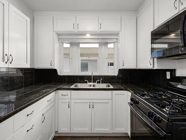 4715 Soria Dr — Photo 13