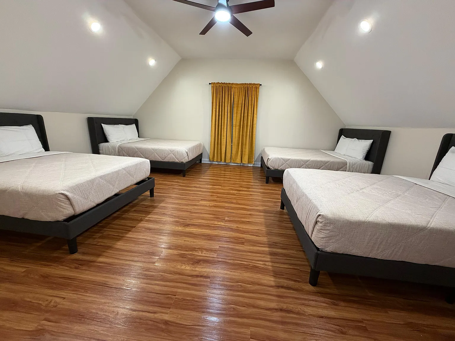 4 bed, 2.5 bath, 2995 sqft, $7,888 — Photo 4