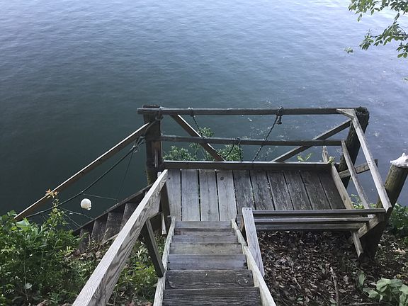 5th image of 514 Bluff Dr