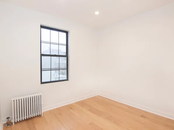 41-15 31st Avenue image 4 of 6