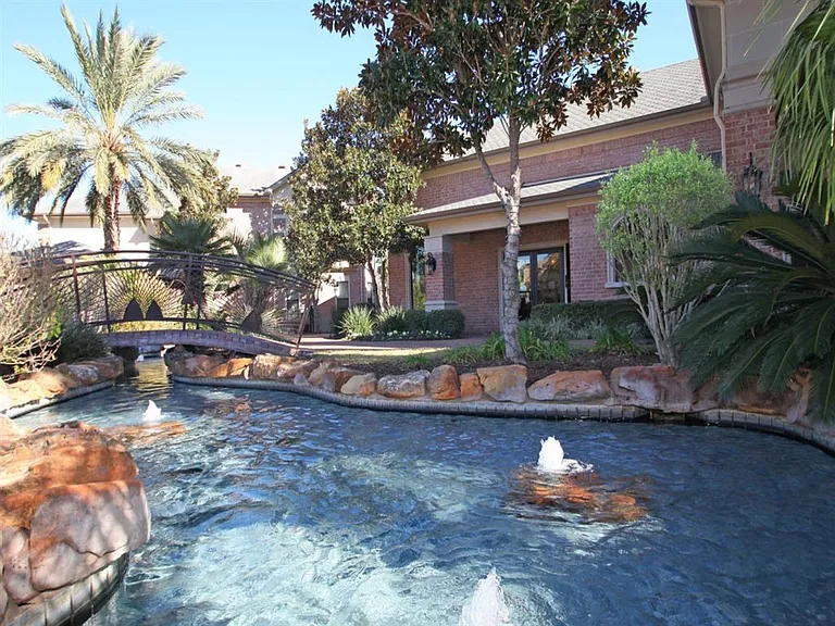 San Brisas Apartment Homes — Photo 27