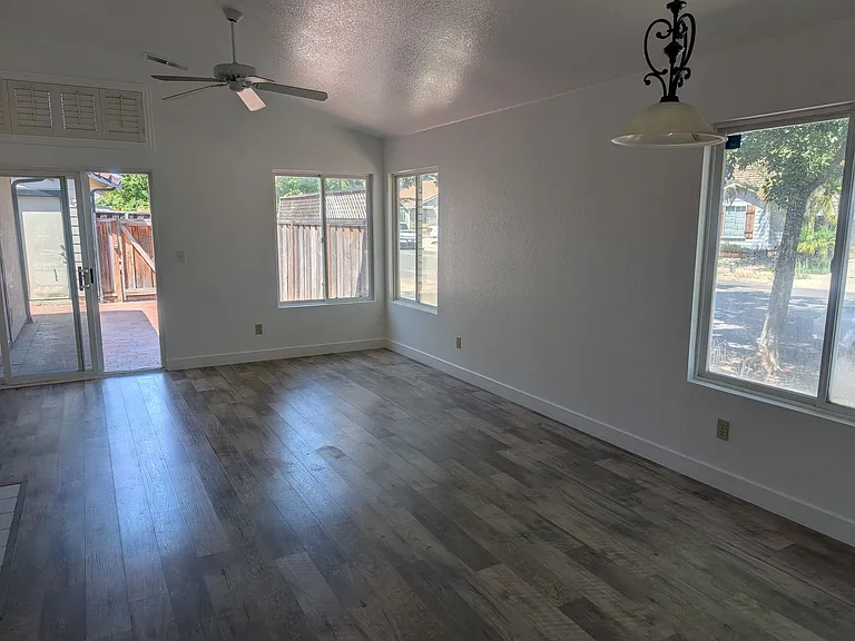 3067 Carey Ln — Photo 17