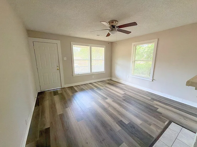 1450 Oaklawn St — Photo 6