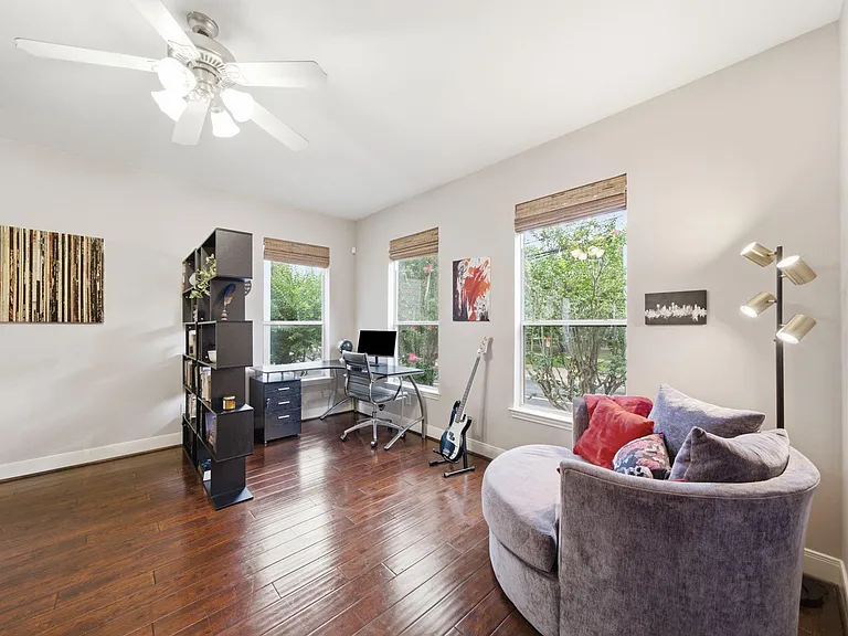 1716 Elgin St — Photo 18