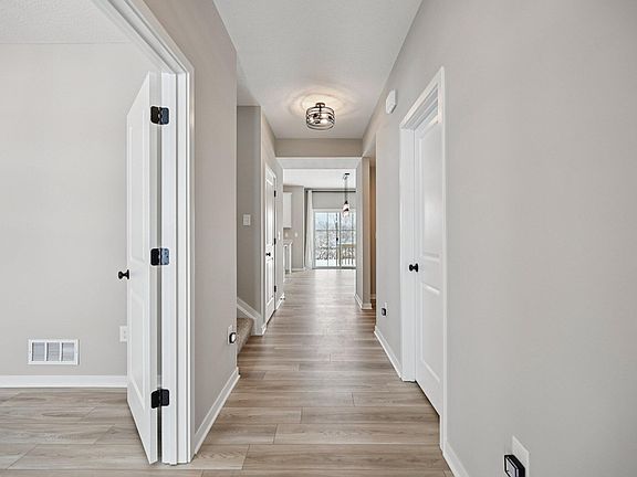 5th image of 4462 Kabarda Way