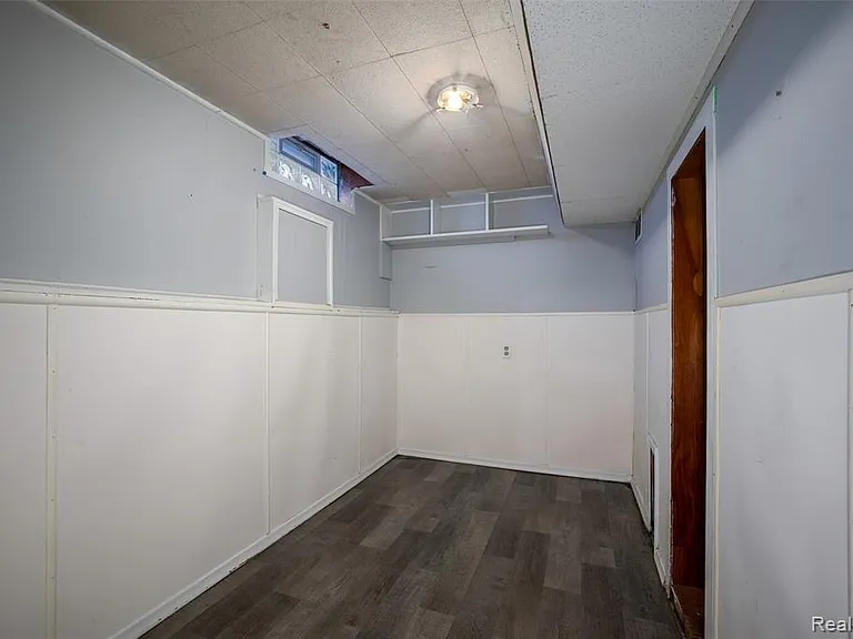 21328 Audette St — Photo 10