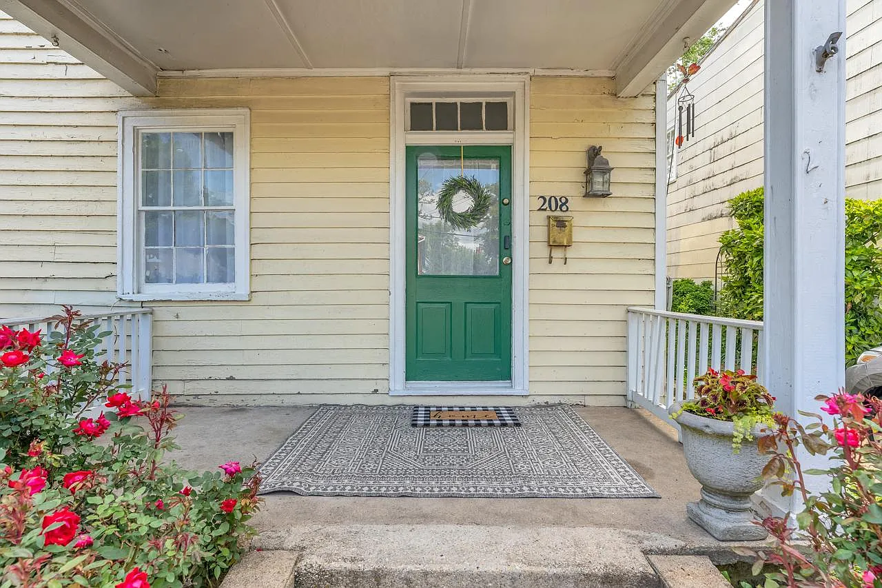 208 Princess Anne St — Photo 4