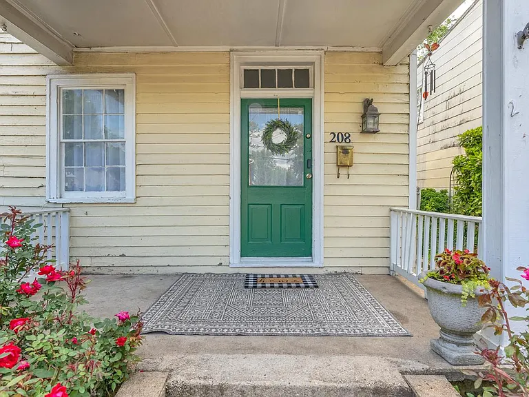 208 Princess Anne St — Photo 4
