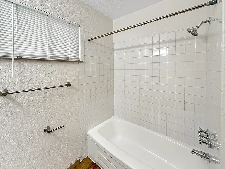3600 Dimond — Photo 36